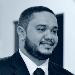 Jonh Leno Fernandes de terno